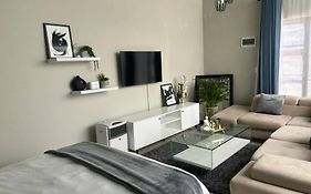 Cosy Nest 5 Min2Sandton City 2